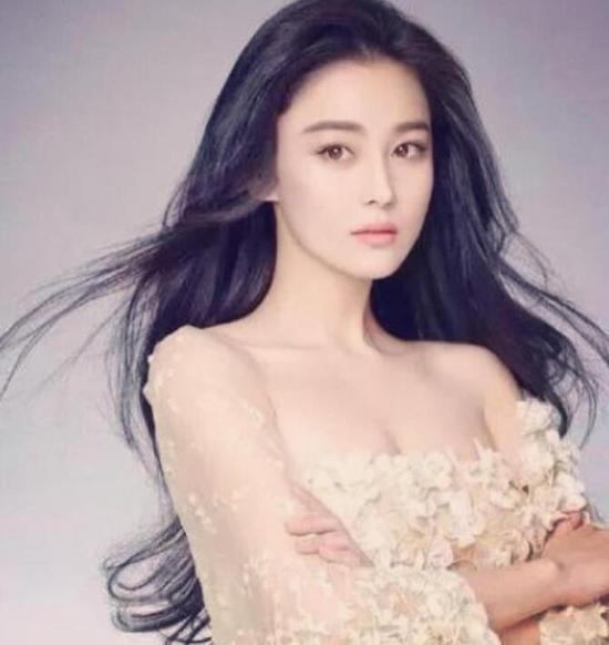 娱乐吃瓜君张馨予,从娱乐吃瓜到军嫂的转变之路